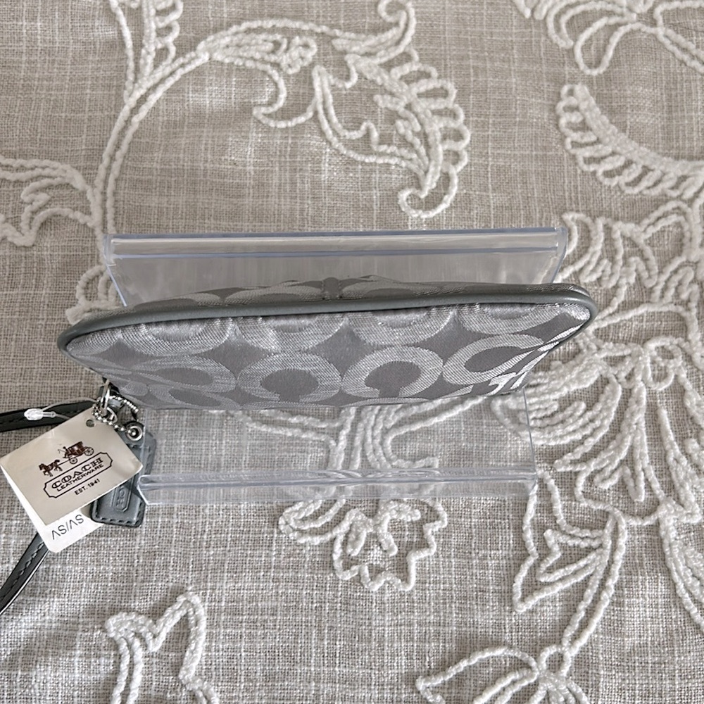 Coach NWT Madison OP ART Silver and Gray Wristlet #44620 - Picture 6 of 12
